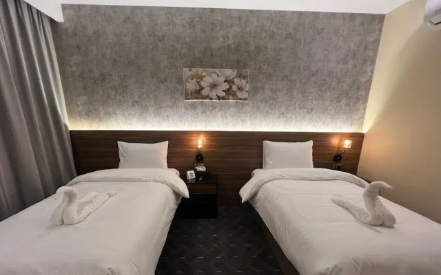 Lazöy Hotel
