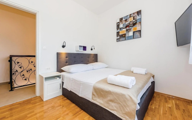 Beautiful Home in Dubrava With Wifi and 6 Bedrooms