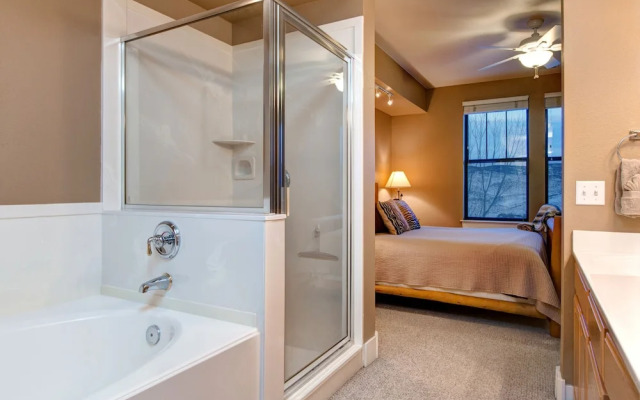 Mountain View Hot Tub Condo by RedAwning