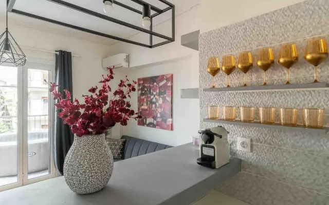 2BDR Boutique Full Apt in Plaka (BIG BALCONY)