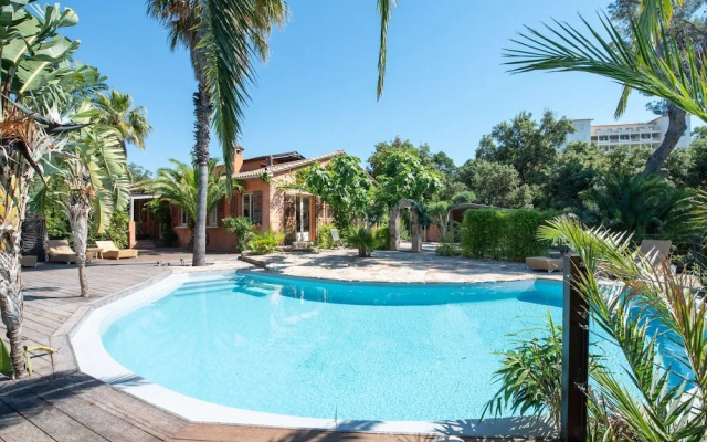 Secluded Holiday Home in La Croix Valmer Near Seabeac
