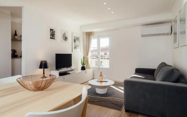 Oli's Flat Nice