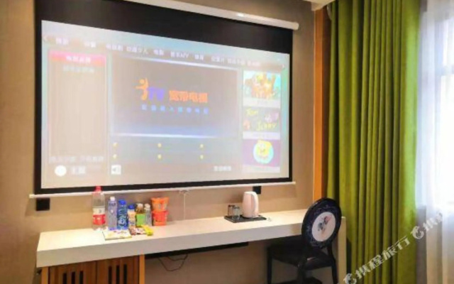 Square Circle Hotel（ ZhangHang Road store）