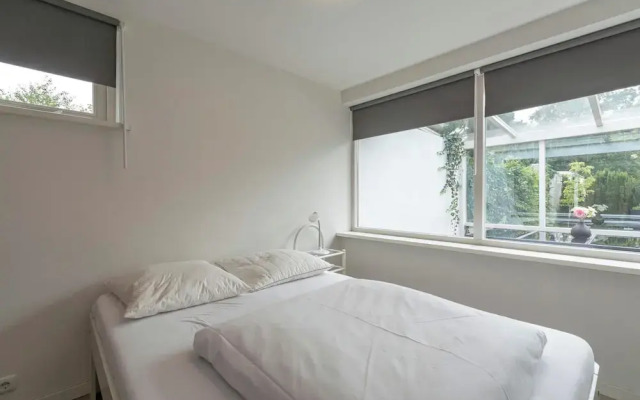 Bungalow in Sint Maartenszee Near Beach