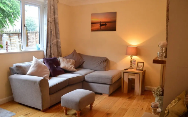2 Bedroom Maisonette With Garden in Bow