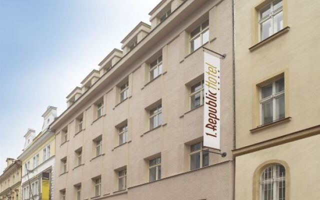 1.Republic Hotel вид на фасад
