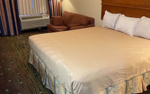 Desert Sands Inn & Suites 2