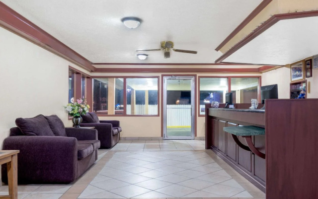 Silver Spur Vintage Inn & Suites