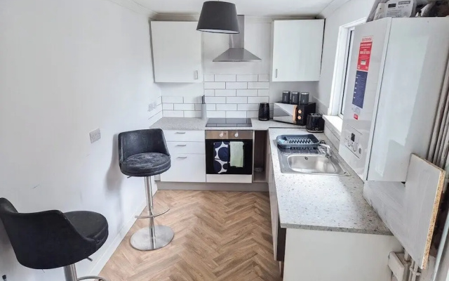 4 Bedroom House Near Swansea Marina & City Centre