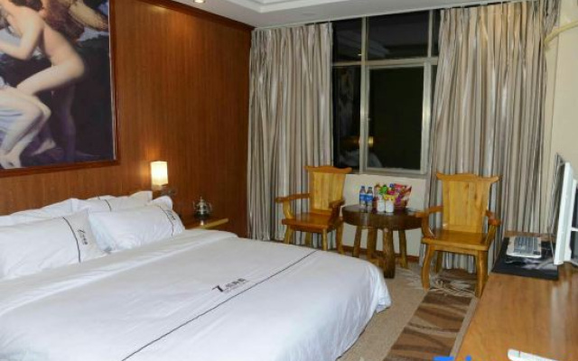 Qujing Youth Network Hotel