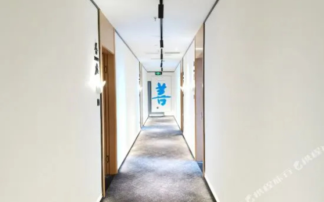 Huayi Hotel