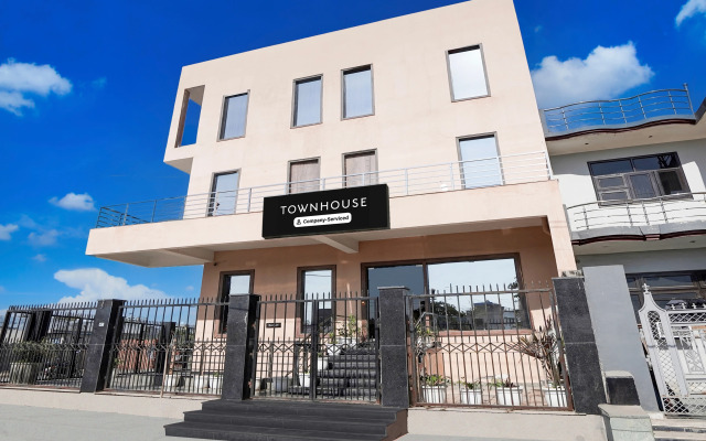 Townhouse Taj Mahal East Gate Formerly Royal Empire