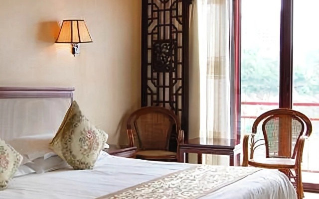Lakeview Houseboat Hotel & Resort