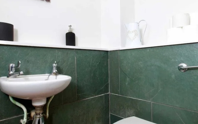 Unique Home In Vibrant Leith