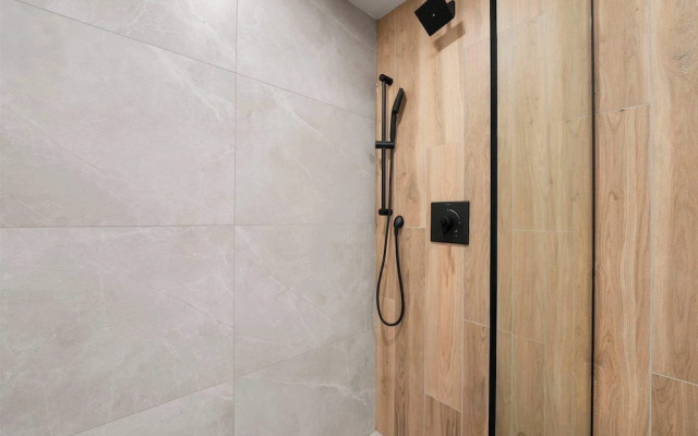 Modern 2BR 2BA Condo in Chicago