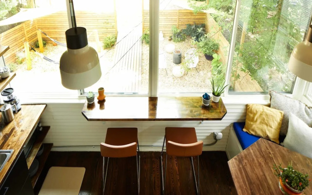 Apt3 Charles - Modern Fun Sun-filled Loft