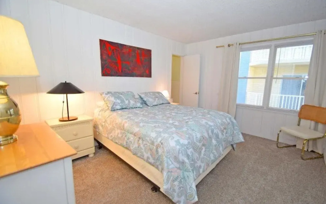 Alameda 5 2 Bedroom Condo by RedAwning