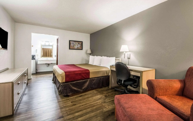 Econo Lodge Dallas Airport North