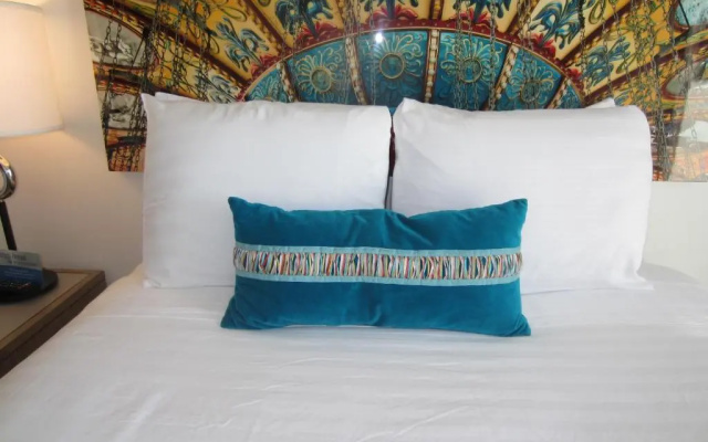 Carousel Beach Inn
