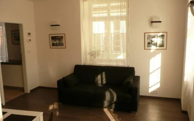 Agnes Apartments