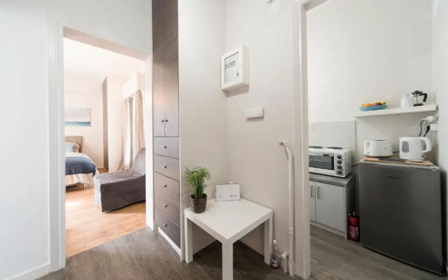 EL GRECO bright, airy penthouse in trendy Petralona