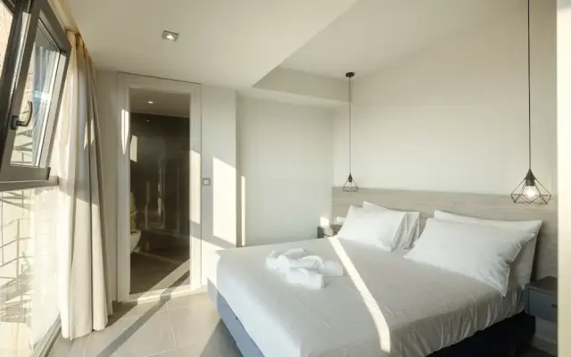 Sky-High Central Penthouse - 01