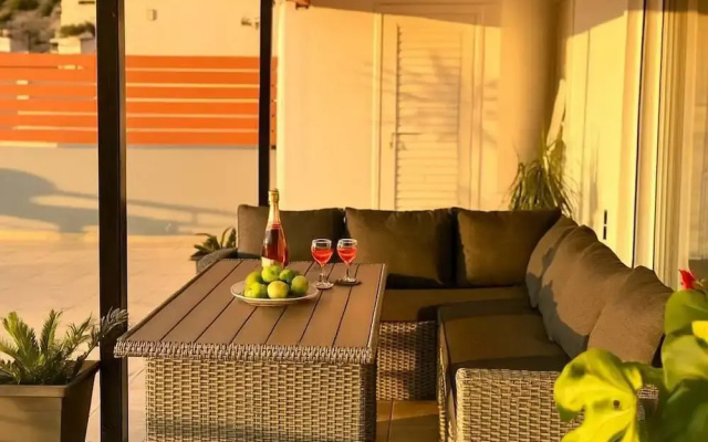Panoramic Seaview Blue Nest - Stylish Getaway