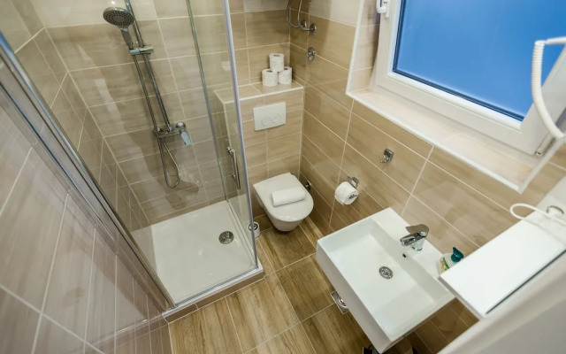 Apartmani Studio Sleeps 2 -parking -private Garden