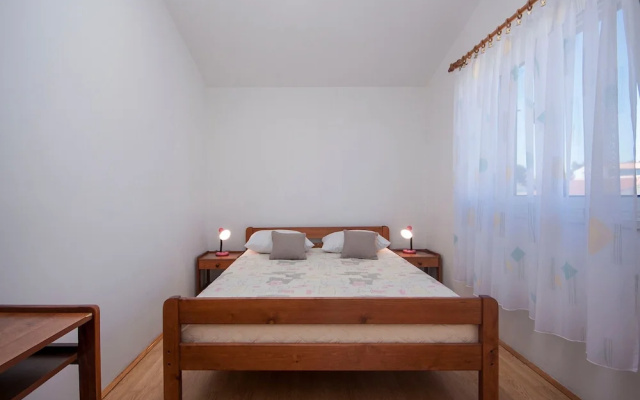 Apartments Maretic