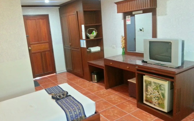 Holiday Hotel