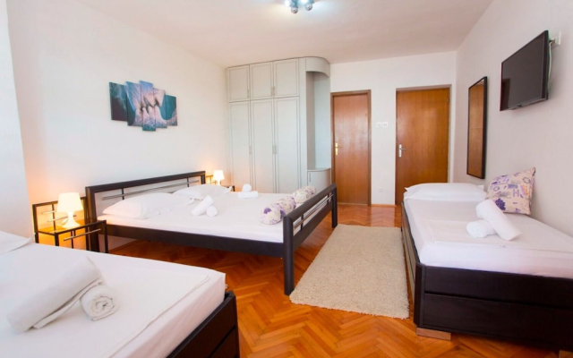 Apartments and Rooms Hope