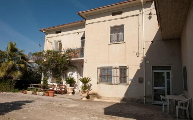 Отель Bed And Breakfast Torretta Контрогуерра вид на фасад