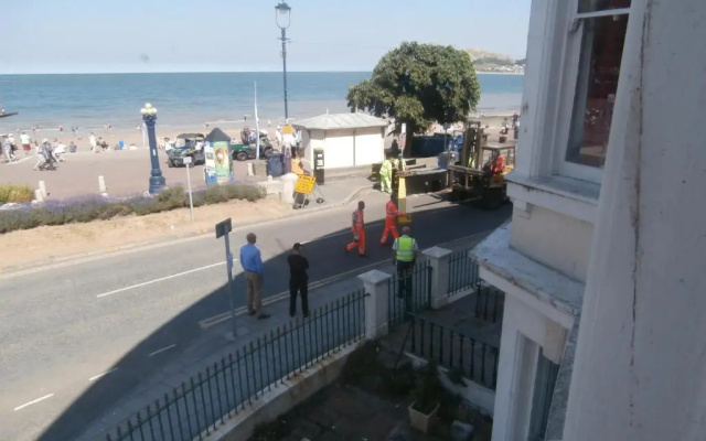 Llandudno Beachfront 2 Double Bedroom Apartment 2nd Floor