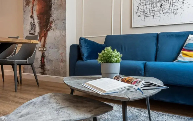 LUXURY & UNIQUE - TOP CENTER Apt. - 3BDR & 2 Baths