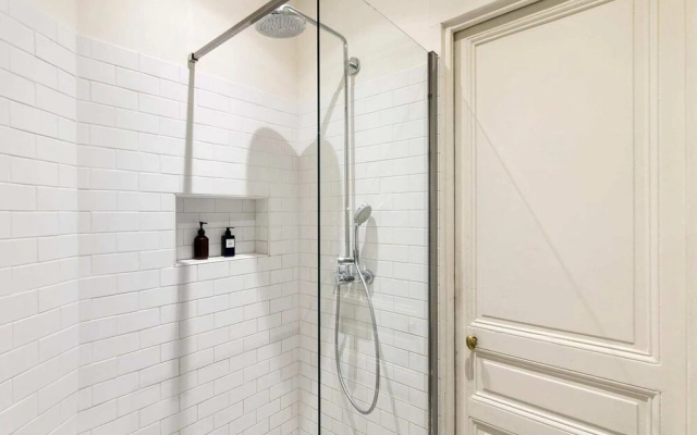 Lovely Mezzanine Apartment Near Buttes Chaumont Park