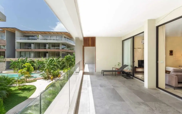 Deluxe Jungle Studio Terrace X15