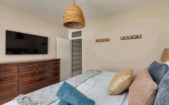 2BR Suite With LRG Patio!