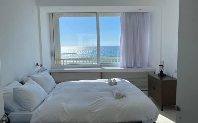 Panoramic Seaview Balcony Escape by Sea N Rent