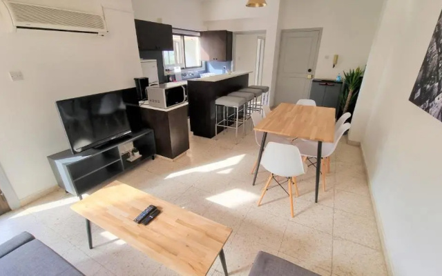 Cozy Beach Apt / 100 MBit+ Netflix / Near Airport
