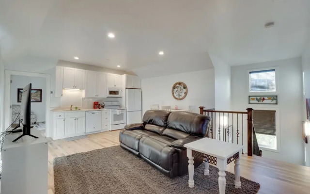 2 Mi to Town: Castle Rock Retreat w/ Fireplace!