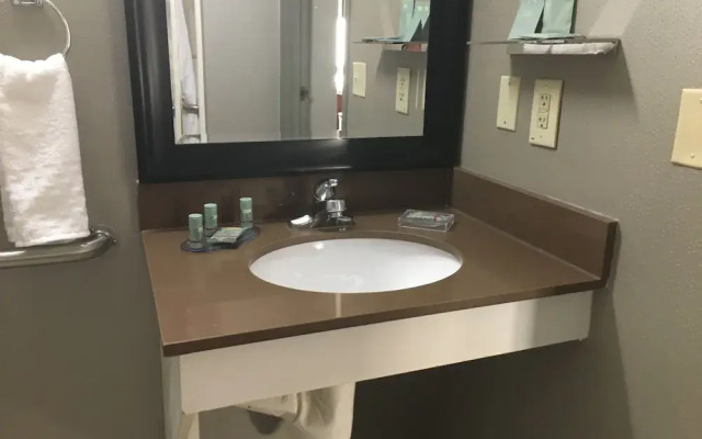 Country Inn And Suites Wichita Northeast