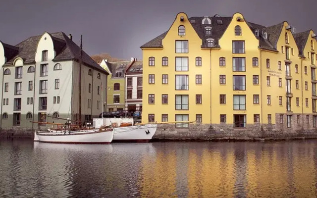 Отель Clarion Collection Hotel Bryggen Норвегия, Олесунн - отзывы, цены и фото номеров - забронировать отель Clarion Collection Hotel Bryggen онлайн вид на фасад