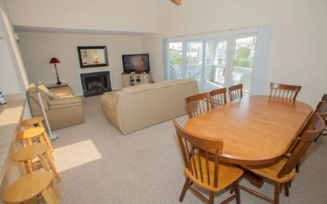 Shoot The Breeze 4 Bedroom Condo by Redawning