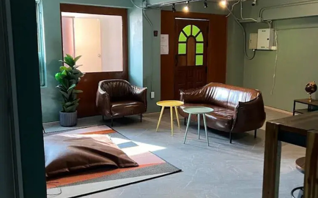 Glur Hostel Pattaya Walking Street