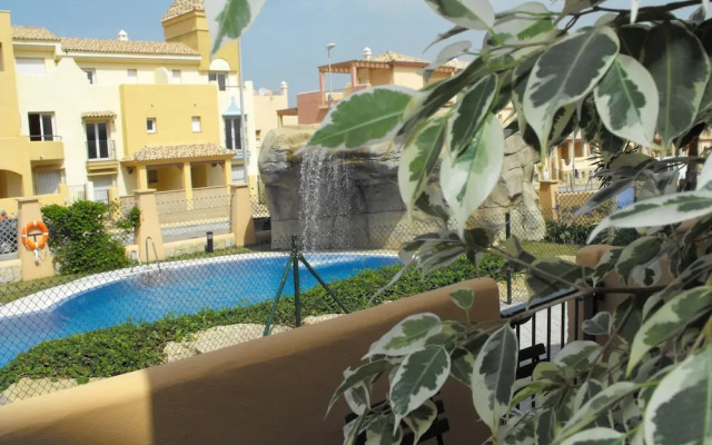 Livingtarifa - Bajo con acceso a piscina