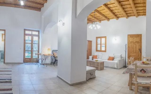 Luxury Maisonette, Big Yard