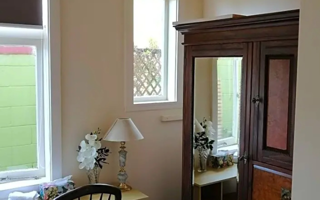 School Lane B&B WR.