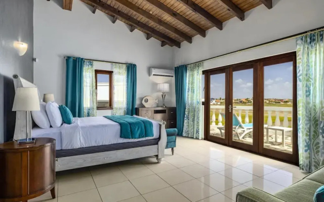 Villa Salina - 5BR w Pool Jacuzzi Sauna