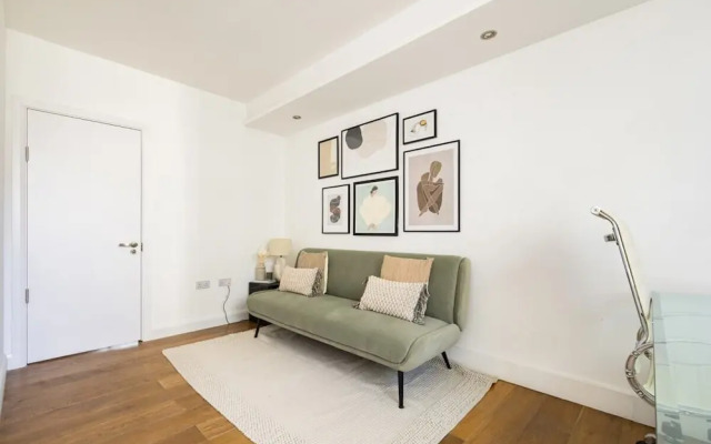 The River Thames View - Stunning 2bdr Flat With Study Room + Balcony