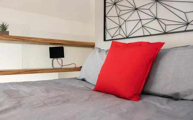 Studio04! - Long Term And Business Studio (Adults Only)